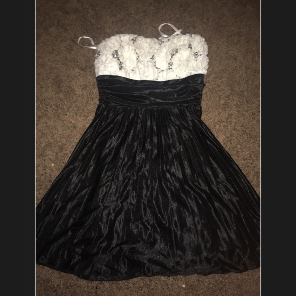 Black/white silk fancy dress